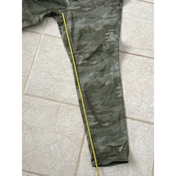 Loft/Ann T Marisa Green Camo Print Skinny Denim Mid-Rise Jeans Size 14 Stretch - Picture 3 of 10